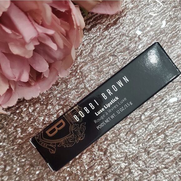 Bobbi Brown Luxe Matte Lipstick in Pink Bluff (Muted Warm Soft Pink) - Picture 13 of 17